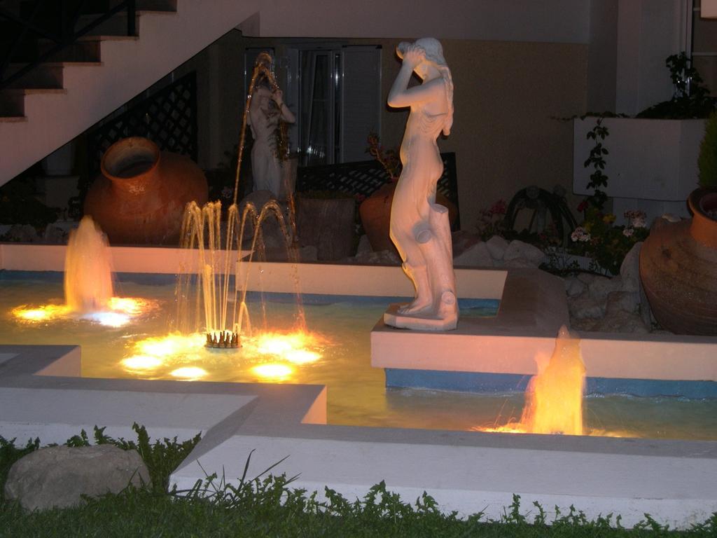 Paradise 2*